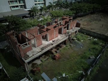 En venta casa no terminada en Urb.Blue Bay en Isla Mocolí.