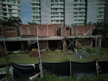 En venta casa no terminada en Urb.Blue Bay en Isla Mocolí.