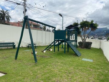 VENTA CASA 3 DORITORIOS CON BAÑO EN CONJUNTO EN CARCELEN, QUITO NORTE
