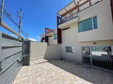 VENTA CASA 3 DORITORIOS CON BAÑO EN CONJUNTO EN CARCELEN, QUITO NORTE