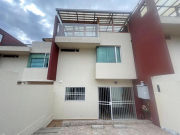 VENTA CASA 3 DORITORIOS CON BAÑO EN CONJUNTO EN CARCELEN, QUITO NORTE
