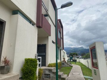 VENTA CASA 3 DORITORIOS CON BAÑO EN CONJUNTO EN CARCELEN, QUITO NORTE