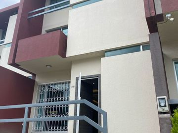 VENTA CASA 3 DORITORIOS CON BAÑO EN CONJUNTO EN CARCELEN, QUITO NORTE