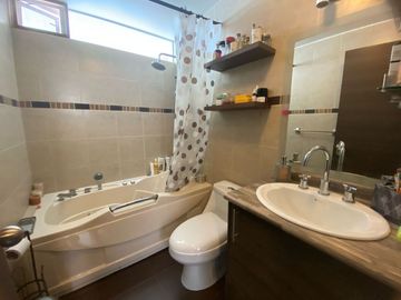 VENTA CASA 3 DORITORIOS CON BAÑO EN CONJUNTO EN CARCELEN, QUITO NORTE