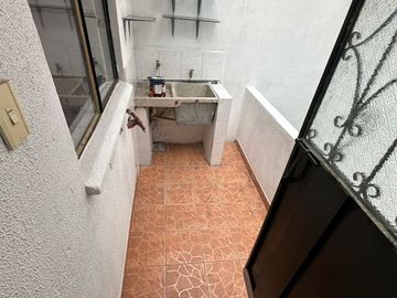 Casa de venta con local comercial sector Carapungo en Quito Ecuador de oportunidad, Amplia, Independiente ...