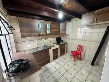 Casa de venta con local comercial sector Carapungo en Quito Ecuador de oportunidad, Amplia, Independiente ...