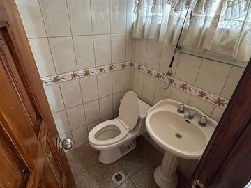 Casa de venta con local comercial sector Carapungo en Quito Ecuador de oportunidad, Amplia, Independiente ...