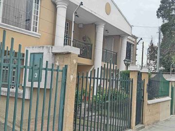 Casa de venta de oportunidad junto al Portal Shopping – $69.990 Quito - Ecuador.               House for Sale at a Bargain Price Next to Portal Shopping – $69,990 Quito, Ecuador