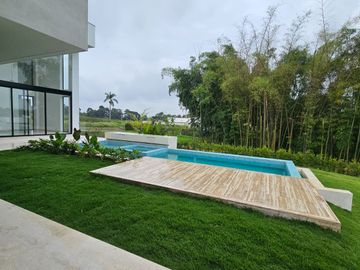 VENDO  EXCLUSIVA CASA EN EL SECTOR DE CERRITOS, MANIZALES.