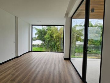 VENDO  EXCLUSIVA CASA EN EL SECTOR DE CERRITOS, MANIZALES.