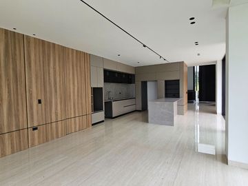 VENDO  EXCLUSIVA CASA EN EL SECTOR DE CERRITOS, MANIZALES.