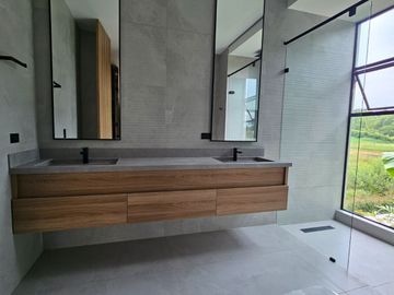 VENDO  EXCLUSIVA CASA EN EL SECTOR DE CERRITOS, MANIZALES.