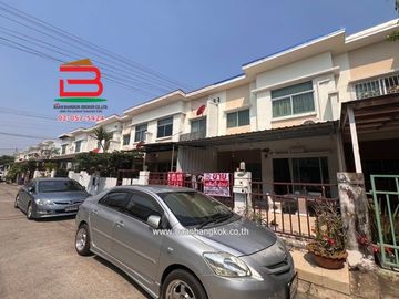 ทาวน์เฮาส์ โครงการ โนโววิลล์ ลำลูกกาคลอง 3 เนื้อที่ 20.2 ตรว. ซอยเลียบคลอง 3 ถนนลำลูกกา ตำบลลาดสวาย อำเภอลำลูกกา จังหวัดปทุมธานี