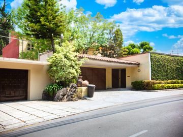 RESIDENCIA EN VENTA EN JARDINES DEL PEDREGAL CON GRAN JARDIN PLANO