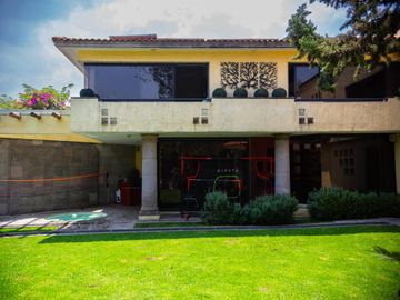RESIDENCIA EN VENTA EN JARDINES DEL PEDREGAL CON GRAN JARDIN PLANO