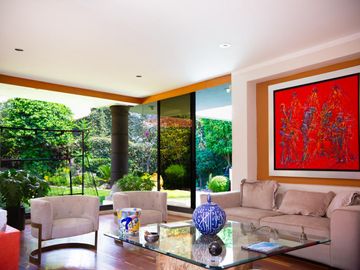RESIDENCIA EN VENTA EN JARDINES DEL PEDREGAL CON GRAN JARDIN PLANO