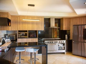 RESIDENCIA EN VENTA EN JARDINES DEL PEDREGAL CON GRAN JARDIN PLANO
