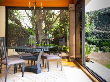 RESIDENCIA EN VENTA EN JARDINES DEL PEDREGAL CON GRAN JARDIN PLANO