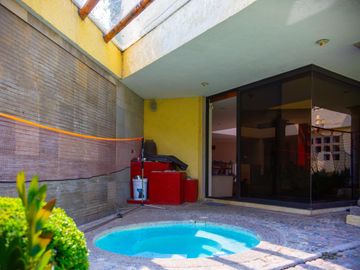 RESIDENCIA EN VENTA EN JARDINES DEL PEDREGAL CON GRAN JARDIN PLANO