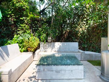 RESIDENCIA EN VENTA EN JARDINES DEL PEDREGAL CON GRAN JARDIN PLANO