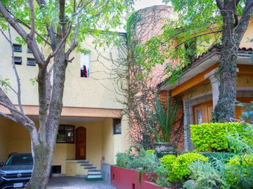 RESIDENCIA EN VENTA EN JARDINES DEL PEDREGAL CON GRAN JARDIN PLANO