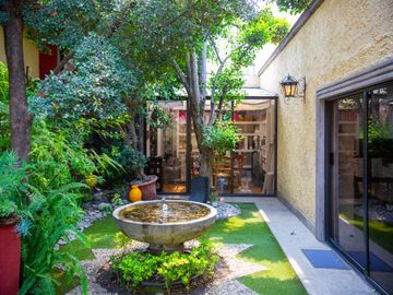 RESIDENCIA EN VENTA EN JARDINES DEL PEDREGAL CON GRAN JARDIN PLANO