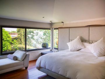 RESIDENCIA EN VENTA EN JARDINES DEL PEDREGAL CON GRAN JARDIN PLANO