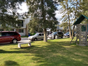 Casa en Venta en Av. Arroyo Seco, San Pedro Tlaquepaque: Gran Potencial a Precio Atractivo