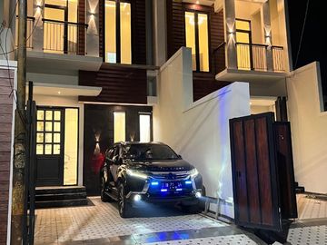 Rumah Baru Minimalis Modern di Komplek Ketintang Madya Surabaya Selatan