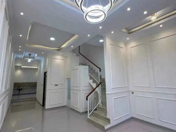 Rumah Baru Minimalis Modern di Komplek Ketintang Madya Surabaya Selatan