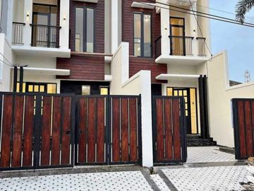 Rumah Baru Minimalis Modern di Komplek Ketintang Madya Surabaya Selatan