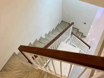 Rumah Baru Minimalis Modern di Komplek Ketintang Madya Surabaya Selatan