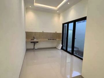 Rumah Baru Minimalis Modern di Komplek Ketintang Madya Surabaya Selatan