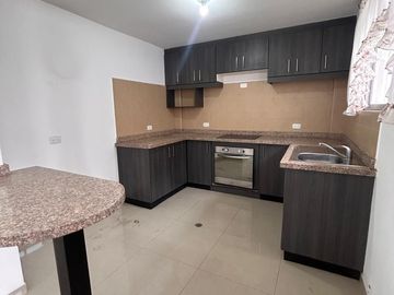 Venta de casa, sector Calderón, Quito
