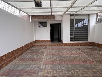Venta de casa, sector Calderón, Quito
