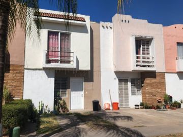 Casa Dentro de Coto en Fracc Parques del Palmar