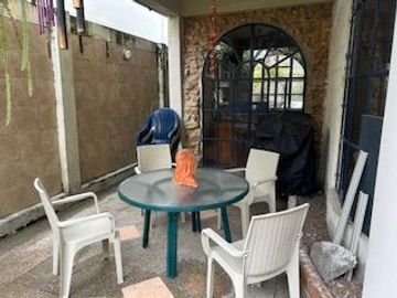 VENDO UNA CASA DE 4 DORMITORIOS EN PUERTO AZUL