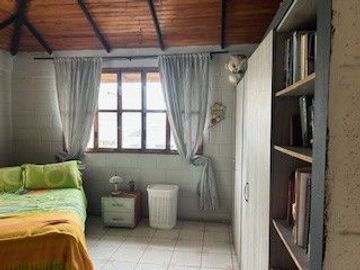 VENDO UNA CASA DE 4 DORMITORIOS EN PUERTO AZUL