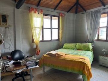VENDO UNA CASA DE 4 DORMITORIOS EN PUERTO AZUL