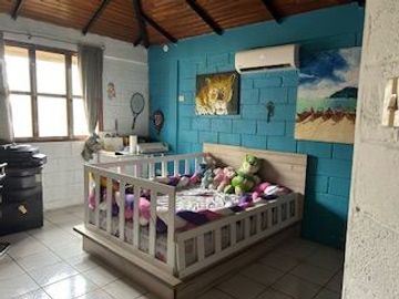 VENDO UNA CASA DE 4 DORMITORIOS EN PUERTO AZUL