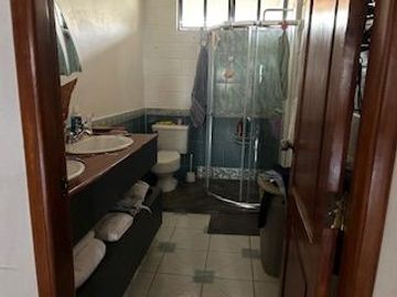 VENDO UNA CASA DE 4 DORMITORIOS EN PUERTO AZUL