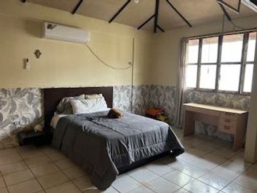VENDO UNA CASA DE 4 DORMITORIOS EN PUERTO AZUL