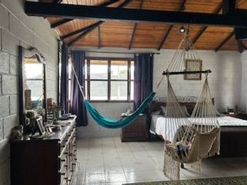 VENDO UNA CASA DE 4 DORMITORIOS EN PUERTO AZUL