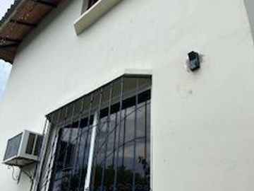 VENDO UNA CASA DE 4 DORMITORIOS EN PUERTO AZUL