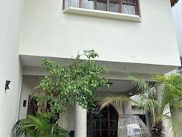 VENDO UNA CASA DE 4 DORMITORIOS EN PUERTO AZUL