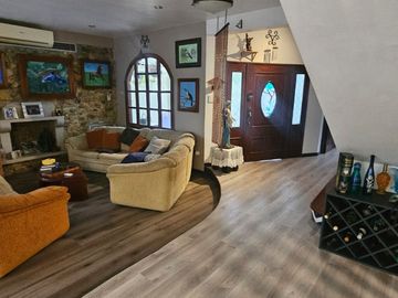 VENDO UNA CASA DE 4 DORMITORIOS EN PUERTO AZUL