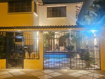 VENDO UNA CASA DE 4 DORMITORIOS EN PUERTO AZUL