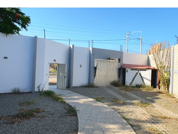 CASA EN VENTA 933 m2 - Carretera Chiclayo - Pimentel