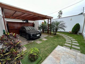 Hermosa Casa Remodelada con Vista al Mar y al Golf – Brisas de Villa, Chorrillos