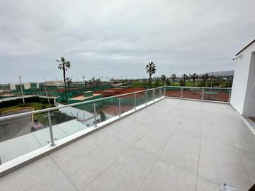 Hermosa Casa Remodelada con Vista al Mar y al Golf – Brisas de Villa, Chorrillos